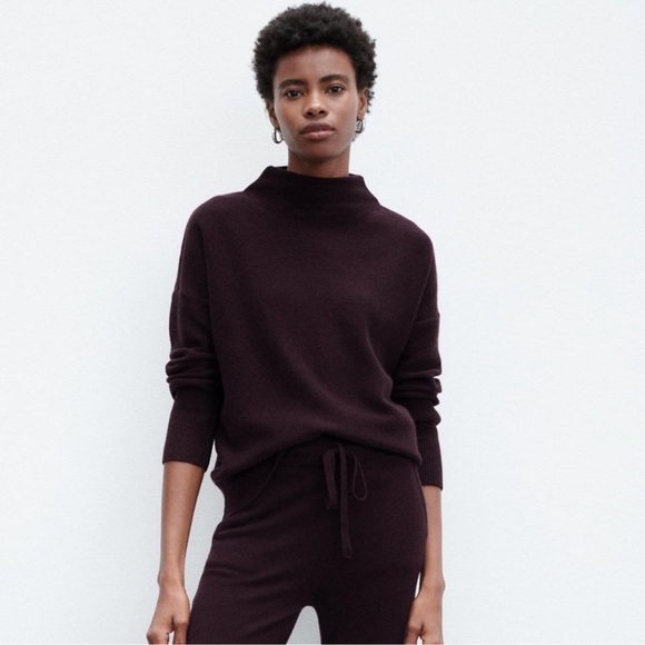 The Reset R Label Funnel Neck pull-over in Plum size Medium - Picture 1 of 11